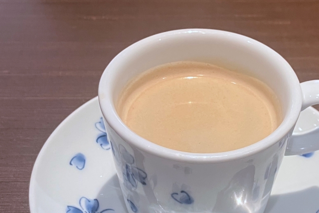 「カフェオレ」（cafe au lait）
