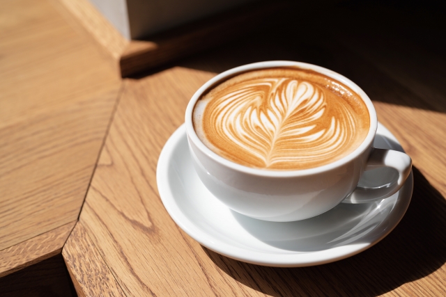 「カフェラテ」（Caffe Latte）